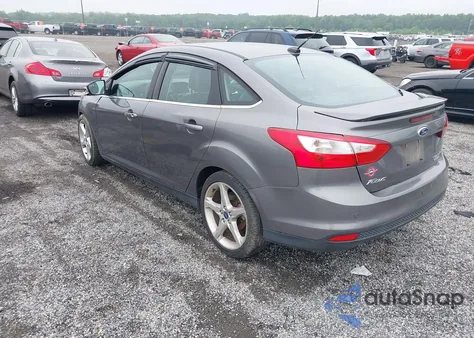 2013 Ford Focus Titanium из США, поврежденный, VIN 1FADP3J24DL317997